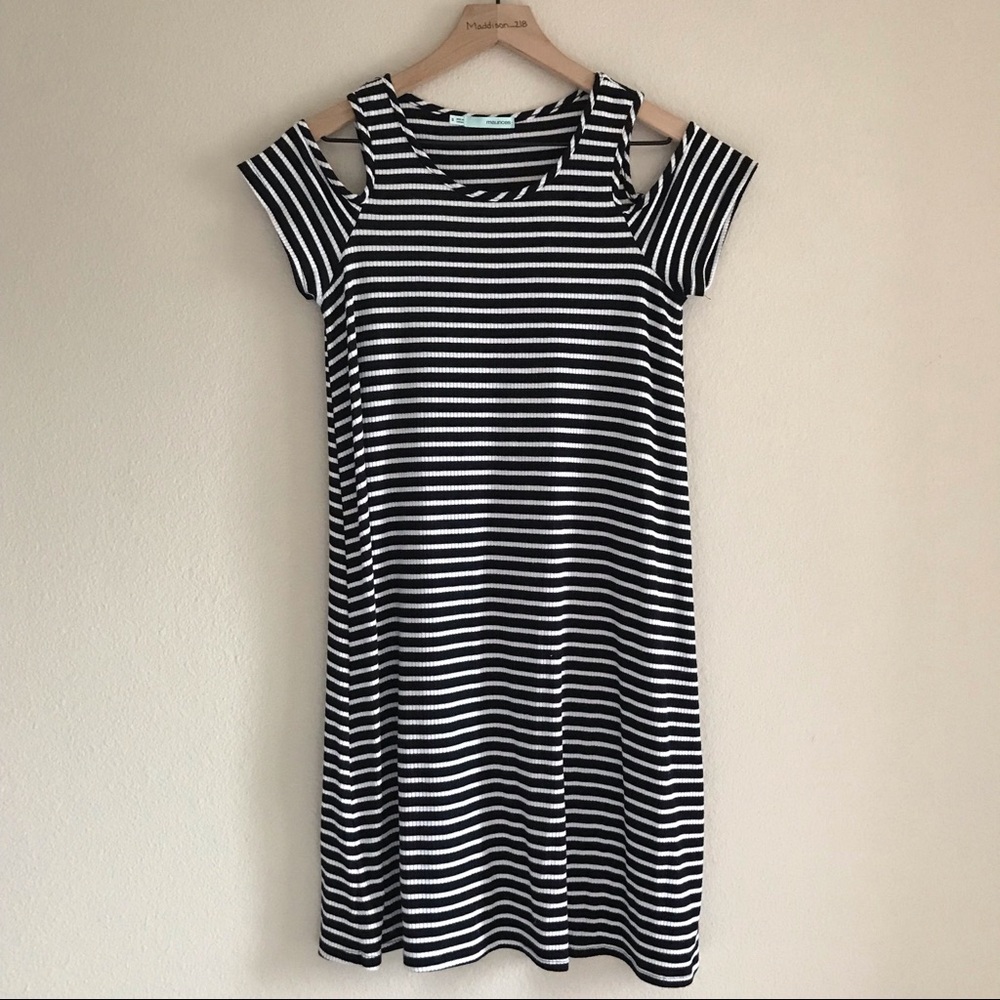 Maurices Striped Black & White Cold Shoulders S